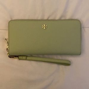 Tory Burch Robinson Zip PASSPORT CONTINENTAL WALLET